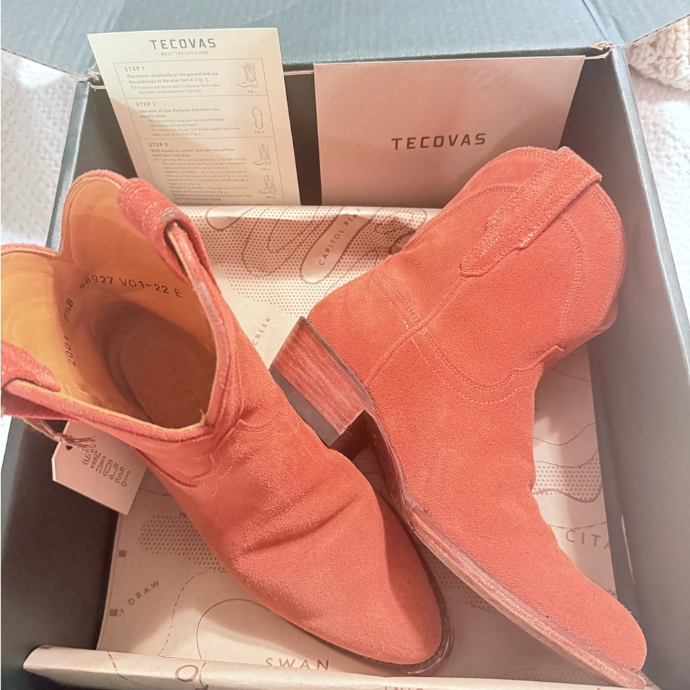 Tecovas Women's Ankle Boots - Coral Suede
